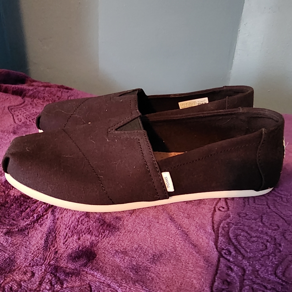 TOMS Classic Slip-On Women's Shoes in Black